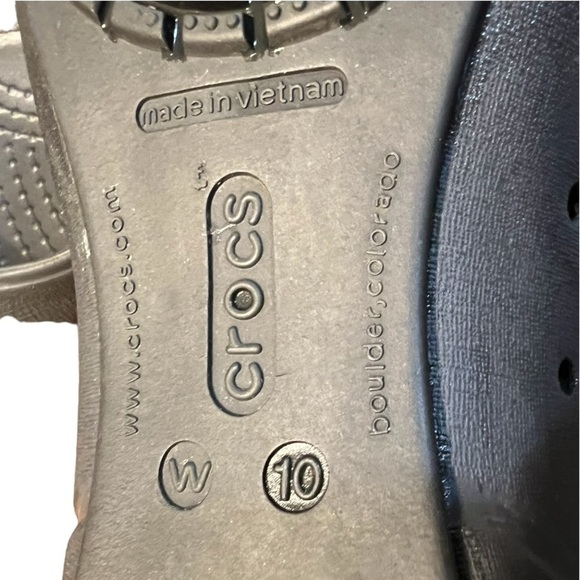 Crocs Black/Gray Cap Toe With Silver Band Ballet Flats in a Woman’s Size 10 - Picture 9 of 11